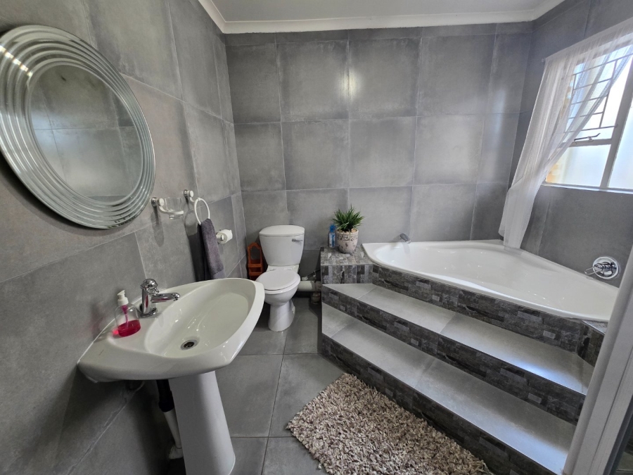 3 Bedroom Property for Sale in Waverley Free State